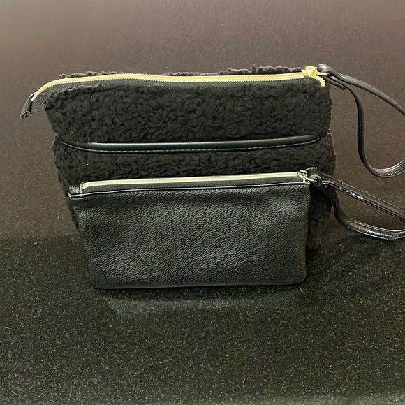 (1 NEW) SHERPA Wristlet w/Pockets & (1) Smaller Wristlet w/Zip Pockets - Picture 4 of 7